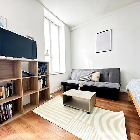 Studio Green Velvet Apartment