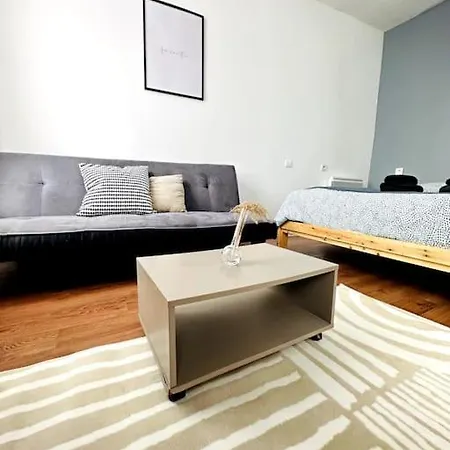 Studio Green Velvet Laon